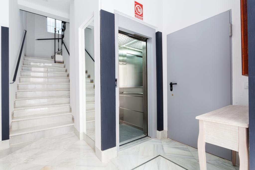 Hostly Acetres 2A-Penthouse In City Center-Fibre-Parking Opt เซบีญา ภายนอก รูปภาพ